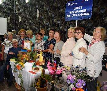 Ветераны АО "Златмаш" приняли участие в городском празднике урожая