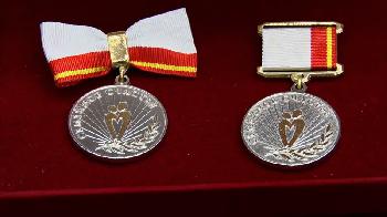 Ветераны АО "Златмаш" получили знаки отличия "Семейное счастье"