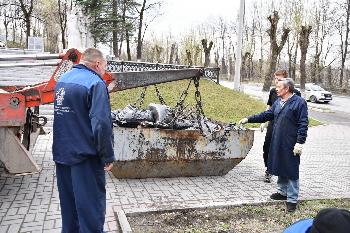 Работники АО "Златмаш" провели субботники на территории предприятия и за его пределами