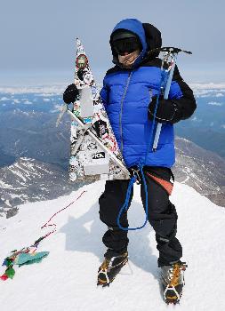 Токарь-расточник цеха № 28 АО "Златмаш" Андрей Иванов покорил Эльбрус.