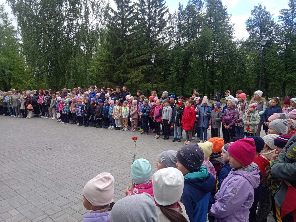 В День памяти и скорби в АО "Златмаш" прошел митинг с участием работников и ветеранов предприятия