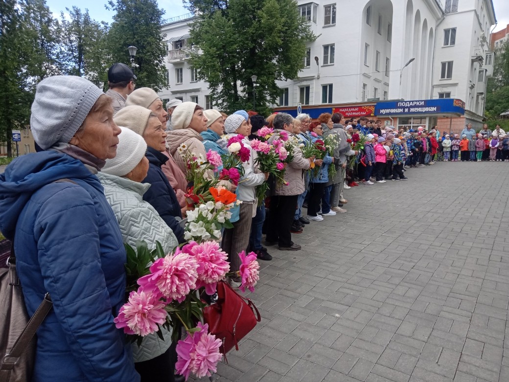 В День памяти и скорби в АО "Златмаш" прошел митинг с участием работников и ветеранов предприятия